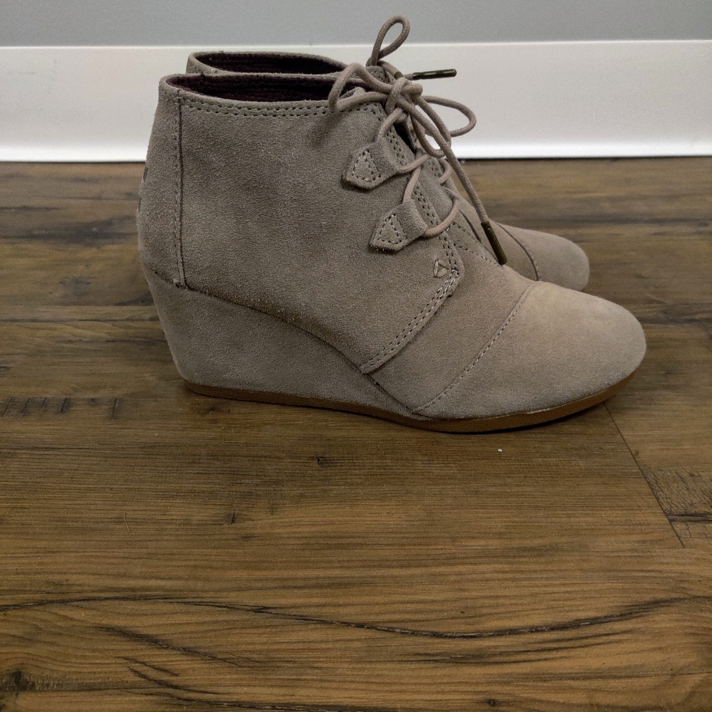 TOMS Kala Desert Taupe Suede Wedge Boot SZ 7